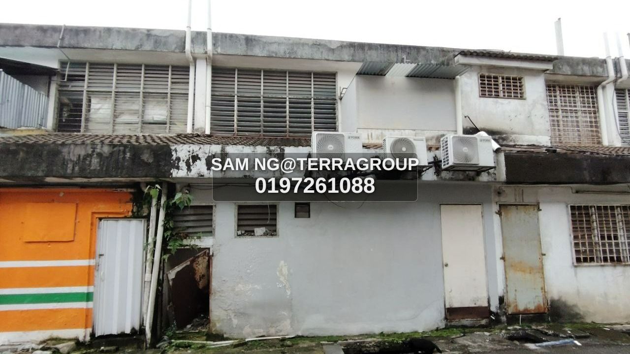 USJ 8 Subang Jaya's 1.5 Storey Shoplot  For Rent image 3