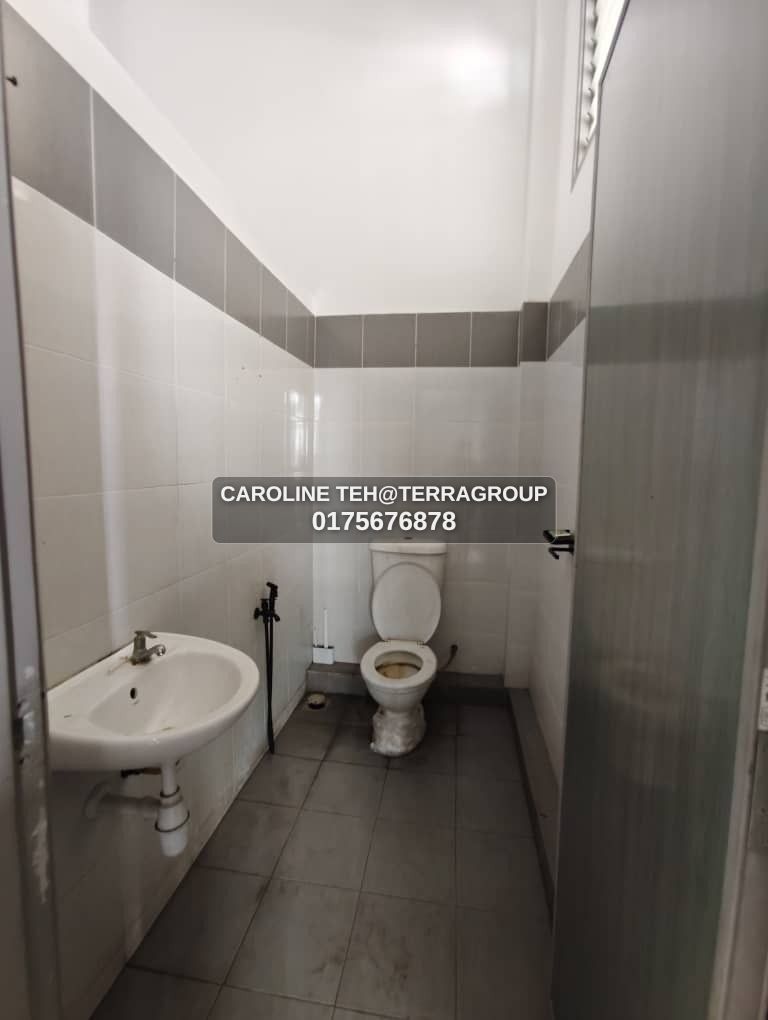 Air Hitam1.5 Storey Semi D Factory for Rent image 2