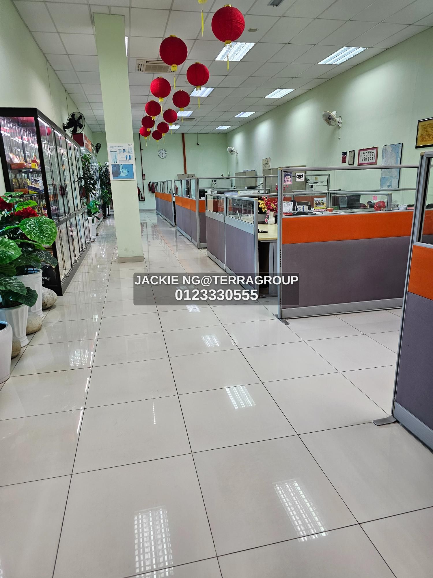 Warehouse with 50 ft ceiling height thumbnail 4