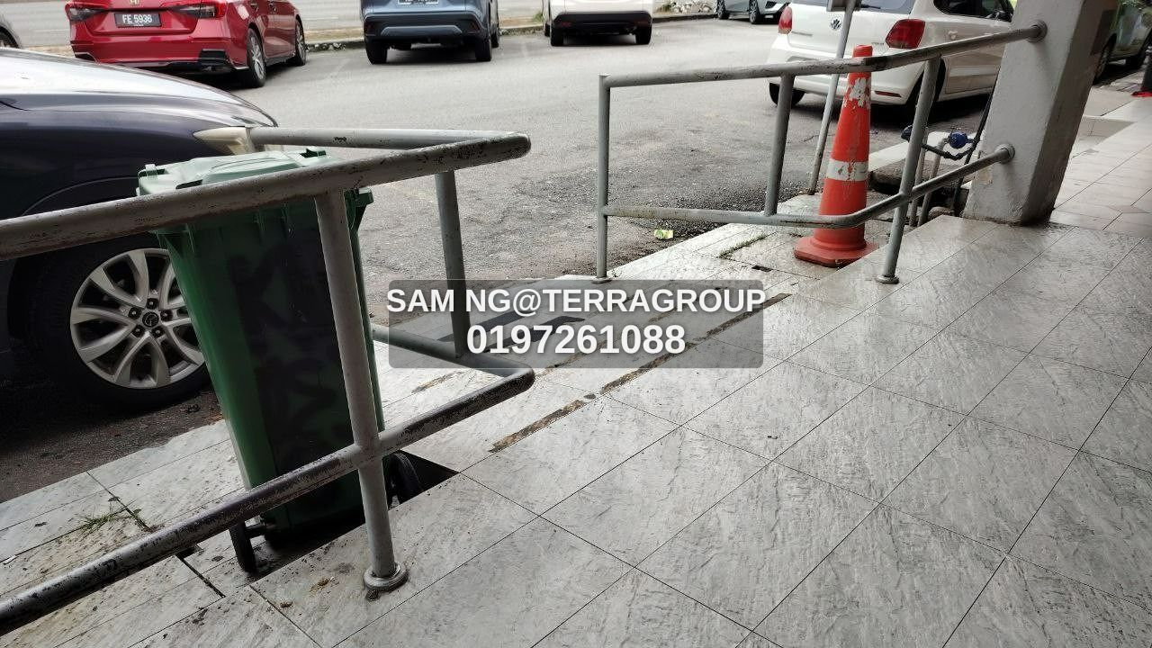 USJ 8 Subang Jaya's 1.5 Storey Shoplot  For Rent thumbnail 4