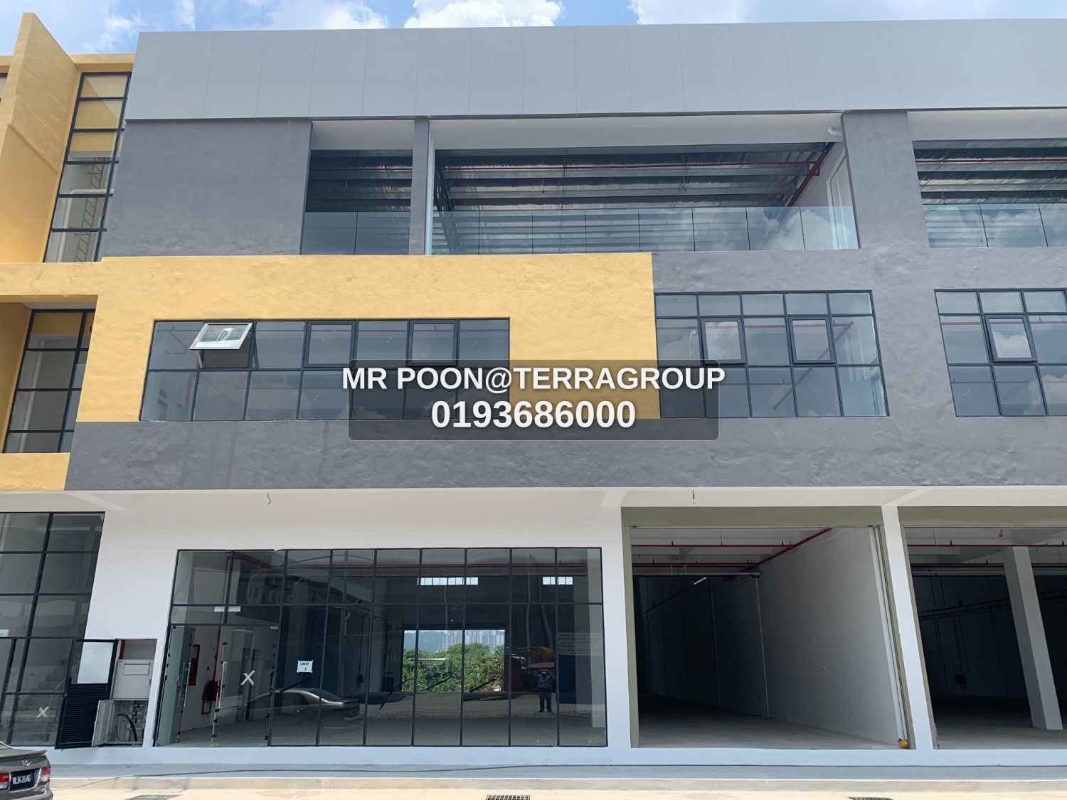 Adjoining link factory with 50' ceiling height image 2