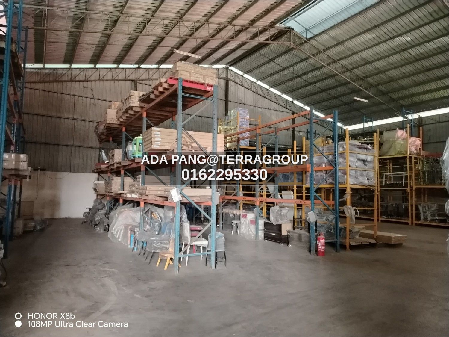 Sharing Compound Warehouse BU: 6,400 sq ft