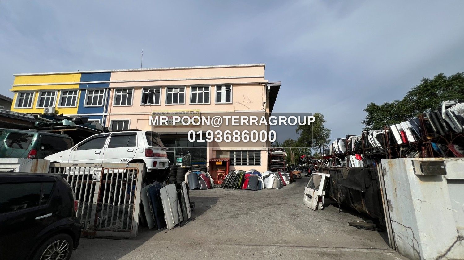 Bukit Kemuning @ Corner semi-d factory