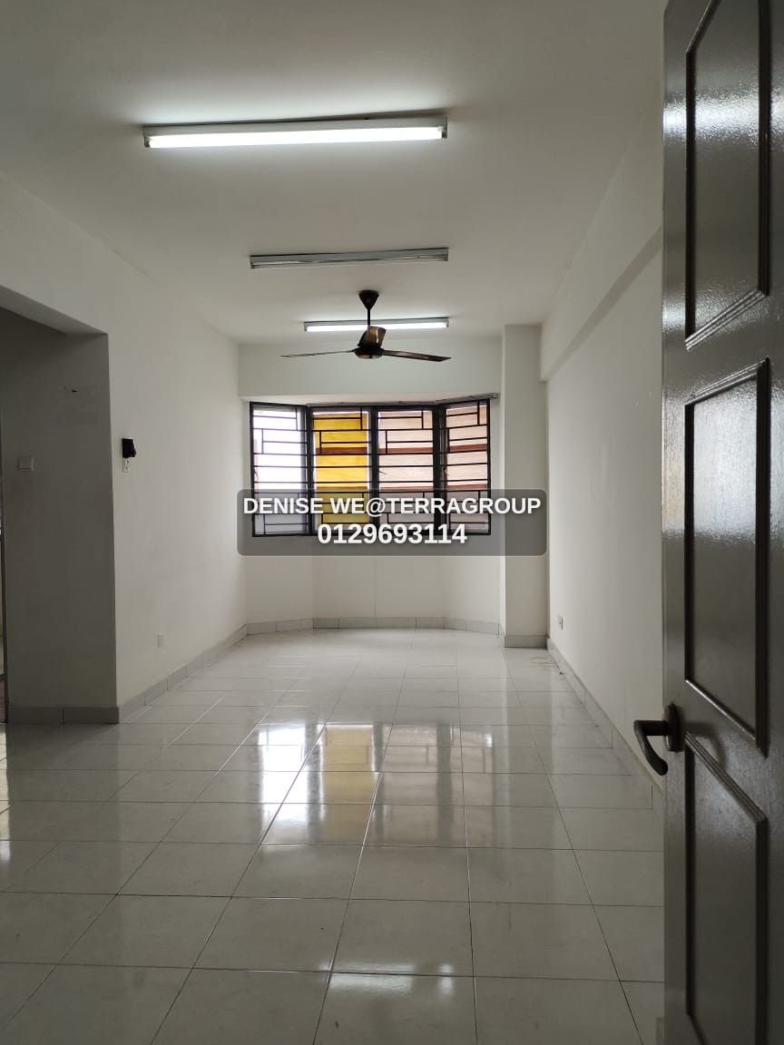 Near by stesen LRT USJ 21 Walking Distance